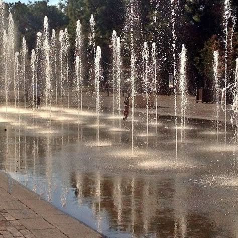 Water Feature Lighting, Aquarium Architecture, Water Fountain Design, Fountain City, Plaza Design, Taman Air, Urban Landscape Design, Fountain Design, Waterfall Fountain