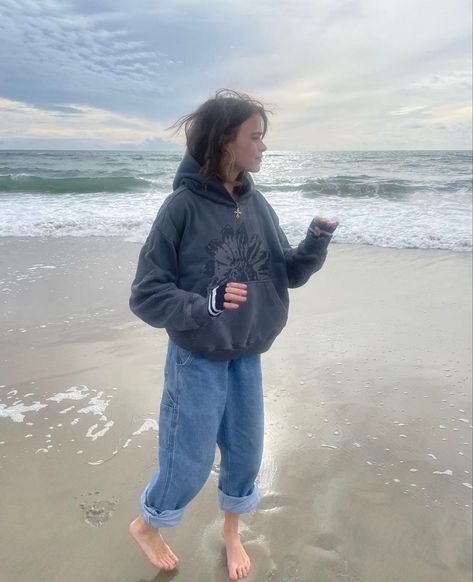 Grey sweatshirt, grey sweatshirt outfit, dark grey sweatshirt outfit, beach aesthetic, beach walk Gray Sweatshirt Outfit, Summer Mckeen, Sweatshirt Aesthetic, Sweatshirt Outfit, Beach Walk, Beach Aesthetic, Celebrity Outfits, Grey Sweatshirt, Charcoal Grey