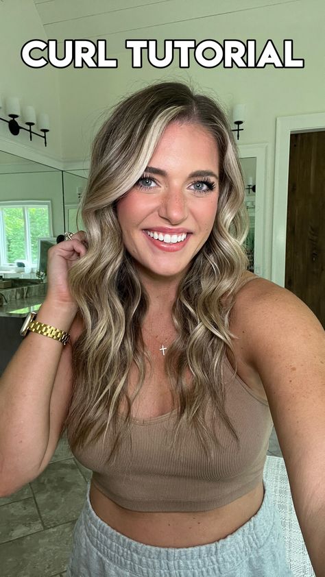 Morgan Bullard on Instagram: “Curl tutorial! 😍🫶🏼 This is how I’ve been curling my hair for years and it gives you the perfect beachy waves! I use my curling iron on…” How To Curl Beach Waves Long Hair, Beach Waves With Curling Iron, Wond Curls, Wavy Beach Curls, Beach Wave Curls, Kristin Cavallari Hair, Beach Waves Curling Iron, Curling My Hair, Beachy Waves Hair Tutorial