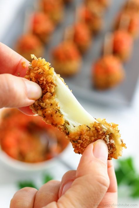 Fried Mozzarella Balls with Homemade Tomato Dip Images Mozarella Balls Fried, Deep Fried Mozzarella Balls, Cheese Balls Photography, Snacky Foods Parties, Mozarella Ball Recipe, Mozarella Ball, Recipes With Mozzarella Balls, Fried Mozzarella Balls, Quick And Easy Party Food