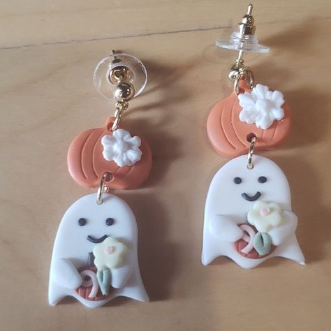 Halloween Pattern Ghost Soft Clay Drop Earrings Nwot Please Refer To Pictures For Measurements -Halloween -Holiday -Ghost -Pumpkin -Flower -Studs -Dangle If You’re New To Poshmark, Use Code Meandmykidz When You Create An Account And Receive $10 Upon Joining 0823 Easy Polymer Clay, Spooky Earrings, Polymer Clay Halloween, Halloween Clay, Jewelry Halloween, Soft Clay, Pumpkin Flower, Clay Stuff, Clay Diy Projects