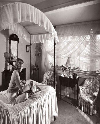 slide Old Hollywood Homes, Star Bedroom, Jean Arthur, Hollywood Homes, Jayne Mansfield, Old Hollywood Stars, Joan Crawford, Vintage Interiors, Old Hollywood Glamour