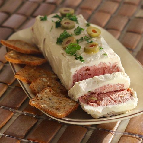 9 Rich Pâté Recipes for Elegant Entertaining Vegetarian Pate, Liver Pate Recipe, Liver Sausage, French Appetizers, Liverwurst, Terrine Recipe, Liver Pate, New Years Appetizers, Pate Recipes