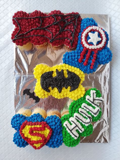 Superheroes pull apart cupcake cake Superhero Pull Apart Cupcake Cake, Marvel Pull Apart Cupcakes, Marvel Cupcake Cake, Hulk Pull Apart Cupcakes, Marvel Cupcake Ideas, Superhero Cupcake Cake, Avengers Cupcake Cake, Iron Man Cupcakes, Marvel Cupcakes