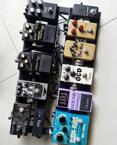 Pedalboard Setup, Guitar Pedal Board, Guitar Pedal Boards, Boss Pedals, Types Of Guitar, Cool Electric Guitars, Guitar Gear, Rock N’roll, Guitar Pedals