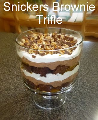 Brownie Trifle Recipe, Trifle Bowl Recipes, Snicker Brownies, Trifle Dessert Recipes, Christmas Trifle, Brownie Trifle, Dessert Oreo, Desserts Keto, Chocolate Trifle