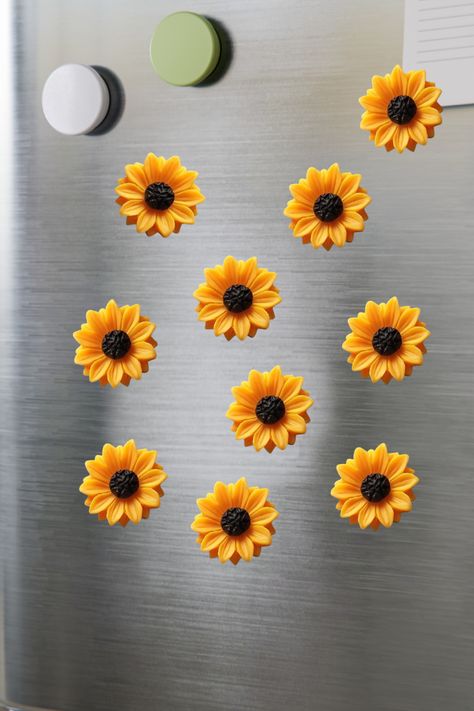 Clay Flower Magnets, Cute Clay Magnets, Sunflower Magnets, Clay Magnet Ideas, Fall Magnets, Clay Fridge Magnets, Clay Fridge, Polymer Clay Magnet, Cute Magnets