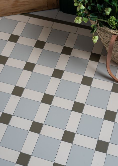 Penny Tiles Kitchen Floor, Monochrome Bathroom Floor, Checkerboard Limestone Floor, Green White Tile Floor, Cool Linoleum Flooring, Victorian Tile Kitchen Floor, Victorian Tile Patterns, Kitchen Tile Pattern, Colorful Kitchen Floor Tiles