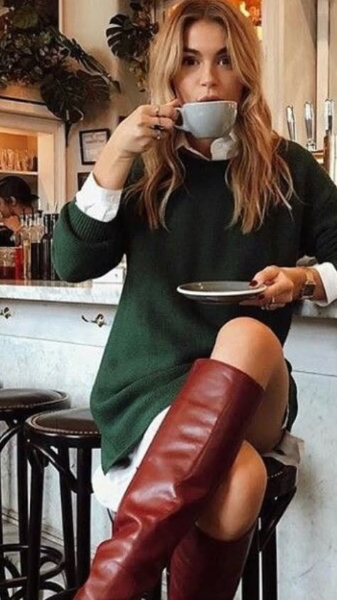 Fall Casino Outfit, Slytherin Scarf Outfit, Forest Green Fall Outfit, Emerald Green Winter Outfit, 30 Year Old Fashion Women Casual Edgy, Green Dress Fall Outfit, Chic Work Outfits Women Winter, Fall Outfits Work Business Casual, Italian Style Winter