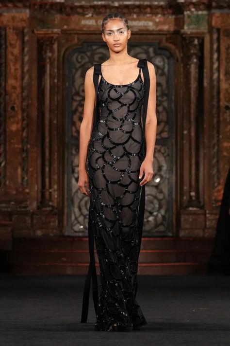 Naeem Khan Spring 2025 Ready-to-Wear Collection | Vogue Drape Gowns, 2025 Fashion, Summer 2025, Naeem Khan, Illusion Dress, Beaded Gown, Chiffon Gown, Tea Length Dresses, Runway Collection