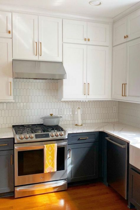 Simple Kitchen Range Hood, Kitchen With Under Cabinet Range Hood, Cabinet Over Range Hood, Range Hood In Cabinet, Cabinets Above Oven, Cabinet Above Range Hood, Cabinets Above Range, Stove Hood With Cabinets Above, Cabinets Next To Range Hood