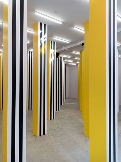 Daniel Buren Injects Color Inside Bortolami Gallery’s New Manhattan Space Concept Restaurant, Futuristic Retro, Daniel Buren, Retail Space Design, Lights Artist, Frank Stella, Contemporary Art Daily, Action Painting, Exhibition Display