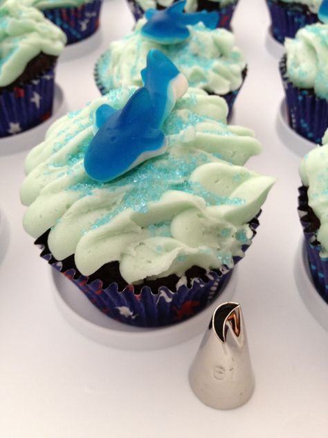 Ocean / waves / water /shark theme cupcakes. I used butter creme frosting. Put the colored sugar on ASAP so that it sticks easily. This frosting technique is incredibly easy, as messy works to look like waves Easy Ocean Cupcakes, Water Theme Cupcakes, Ocean Theme Cupcakes Kids, Ocean Cupcakes Ideas, Wave Cupcakes, Ocean Themed Cupcakes, Water Cupcakes, Ocean Cupcakes, Shark Cupcakes