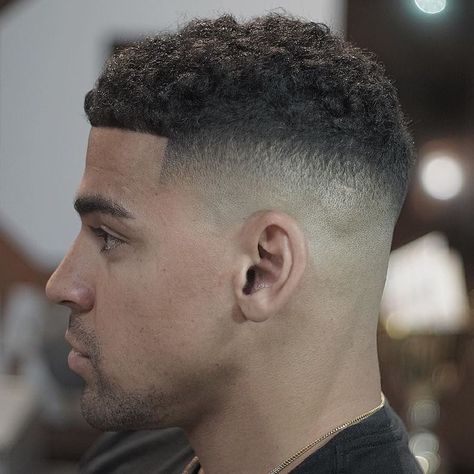 Types Of Fade Haircut, Black Haircut Styles, Black Boys Haircuts, Fade Haircut Styles, High Skin Fade, Curly Hair Fade, Low Fade Haircut, Men Haircut Curly Hair, Taper Fade Haircut