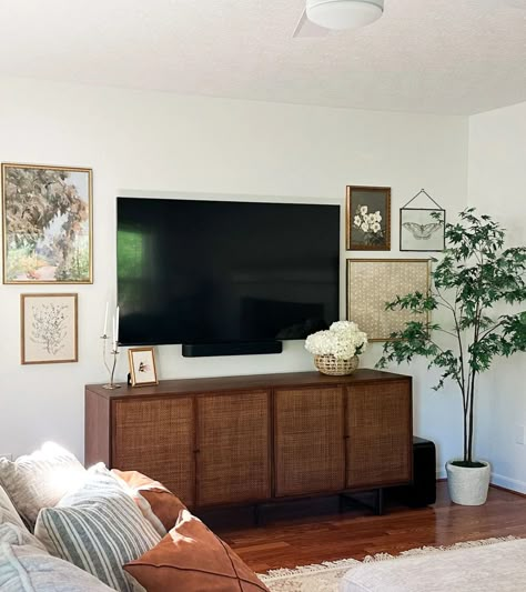 Designing a Gallery Wall with a TV So That It Looks Seamless and Stunning - Home By Alley Tv Gallery Wall, Decor Around Tv, Tv Wand, Tv Wall Decor, Tv Decor, Living Room Inspo, Living Room Tv, A Tv, Apartment Living