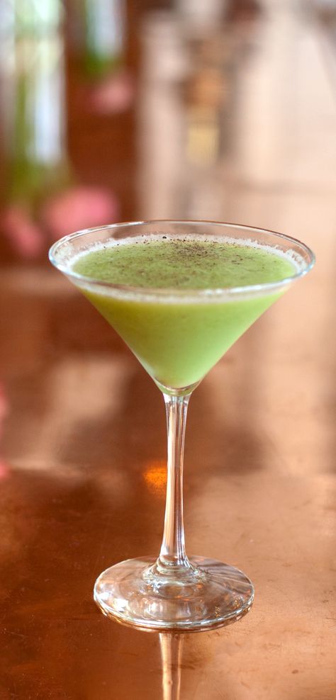 The new cocktail sensation -- an Avocado Martini -- proves there's nothing a little tequila and avocado can't fix, together. A sweet-sour vibe smoothed out by the avocado, this is the drink of the season. Avocado Cocktail, Mexican Avocado, Martini Ingredients, Miami Life, Martini Recipe, Happy Hour Cocktails, Best Cocktail Recipes, Delicious Drink Recipes, Martini Recipes