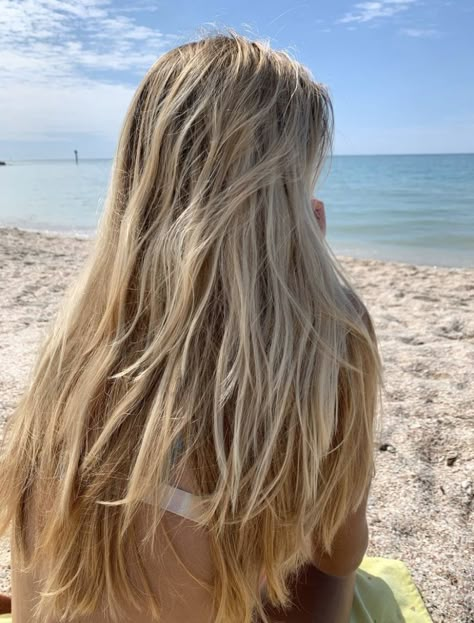 Beach Girl Hair, Beach Blonde Highlights, Beachy Blonde Hair, Surfer Girl Hair, Beach Blonde Hair, Blonde Summer, Summer Blonde Hair, Vacation Hairstyles, Beachy Hair