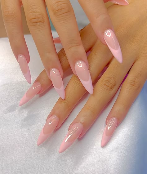 Nude Stilleto Nail Ideas, Stiletto French Tip Designs, Baby Pink Stiletto Nails, French Manicure Stiletto Nails, Light Pink Stiletto Nails, Stiletto French Nails, Nails French Pink, Festival Nail Ideas, French Stiletto Nails