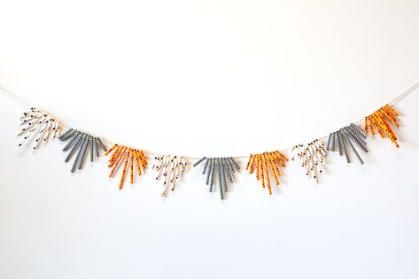 Halloween Paper Chains Decor, Newspaper Ghost Garland, Halloween Brown Paper Banner, Halloween Fringe Garland, Diy Halloween Home Decor, Halloween Straws, Paper Straws, Halloween Paper, Halloween Home Decor