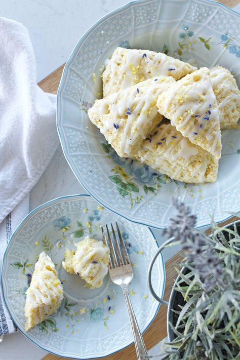 30 Minute Light and Flakey Lavender Lemon Scones Making Scones, Lemon Scones Recipe, Lavender Scones, How To Make Scones, Lavender Recipes, Lemon Scones, Culinary Lavender, Cozy Coffee Shop, Lavender Lemon