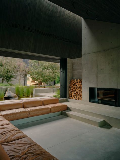 merricks farmhouse adapts rural style in modern australian escape Internal Courtyard, Single Bedroom, Timber Cladding, Architecture Awards, Lounge Design, Australian Homes, Luz Natural, The Design Files, Large Homes