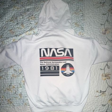 NASA White Hoodie Nasa Outfit, Nasa Clothes, Nasa Hoodie, Nasa Logo, White Hoodie, Nasa, Closet, Fashion Tips, Clothes Design