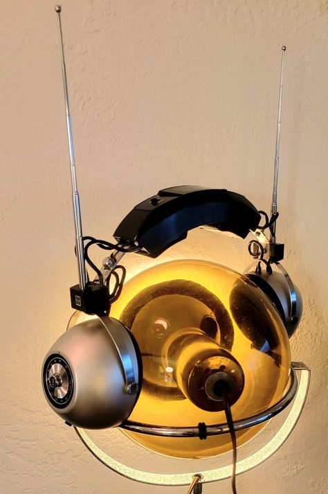 Tim Apicella-Space Age Design Museum. 1969 Panasonic #RF-60 FM Radio Headphones 2000s Headphones, Y2k Radio Aesthetic, Vintage Headphones, Retro Headphones Aesthetic, Radio Headphones, 70s Headphones, Retro Headphones, 80s Headphones, Headphones With Antenna