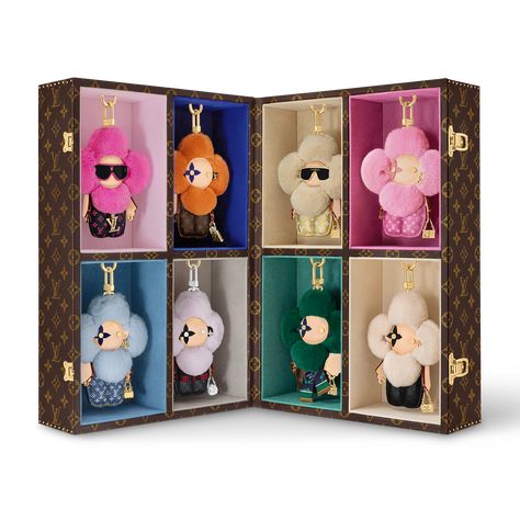 Products by Louis Vuitton: Vivienne Fashionista Bag Charm Lv Bag Collection, Louis Vuitton Vivienne, Louis Vuitton Gifts, Luxury Bags Collection, Louis Vuitton Collection, Louis Vuitton Pink, Trunk Bag, Bag Charms, Wallet Pouch