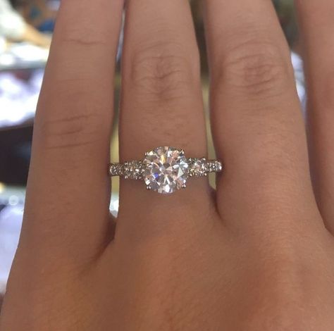 Awesome 30+ Stunning Wedding Ring Ideas Verragio Engagement Rings, Jewellery Shops, Cheap Wedding Rings, Classic Wedding Ring, Most Popular Engagement Rings, Popular Engagement Rings, Gold Diamond Wedding Band, Simple Engagement Rings, Morganite Engagement