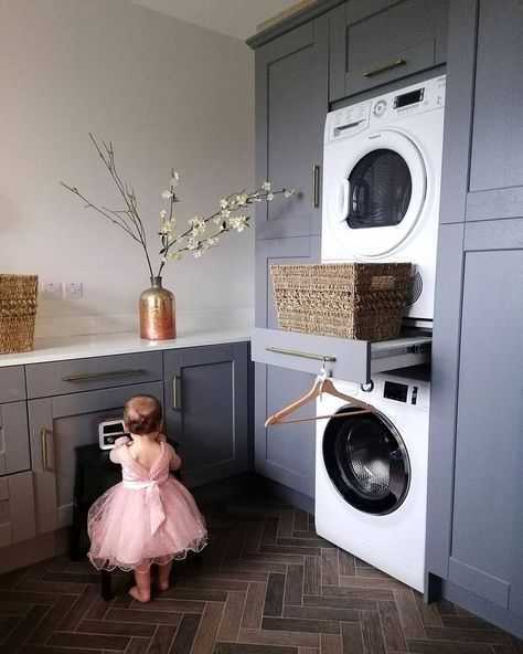 10 Best Laundry Room Paint Colors to Make Chores More Fun Fun Paint Ideas, Laundry Room Paint Color, Laundry Room Paint, Laundry Room Update, Laundry Room Lighting, Laundry Room Wallpaper, Moore House, Laundry Room Wall Decor, Laundry Room Renovation