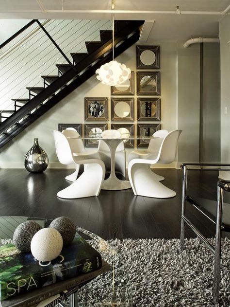 Love the contrast! Table Under Stairs, Black And White Dining Room, Hgtv Star, White Dining Room, White Dining Chairs, Dining Chair Design, Restaurant Interior Design, Under Stairs, Restaurant Interior