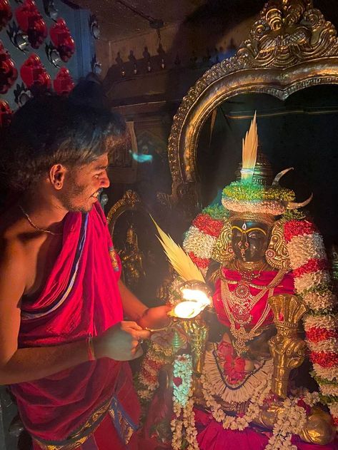 Kanchi Kamakshi (Moolavar Replica) Kanchi Kamakshi Amman, Kamakshi Amman, Kanchi Kamakshi, Durga Maa Pictures, Hindu Statues Goddesses, Aadi Shakti, Goddess Sculpture, Sanatana Dharma, Shakti Goddess