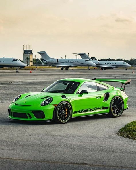 Porsche Gt3 Rs Green, Porche 911gt3, Porsche Gtr, Porche Car, Bulls Wallpaper, Custom Porsche, Style Vert, Porsche 550, Porsche Taycan