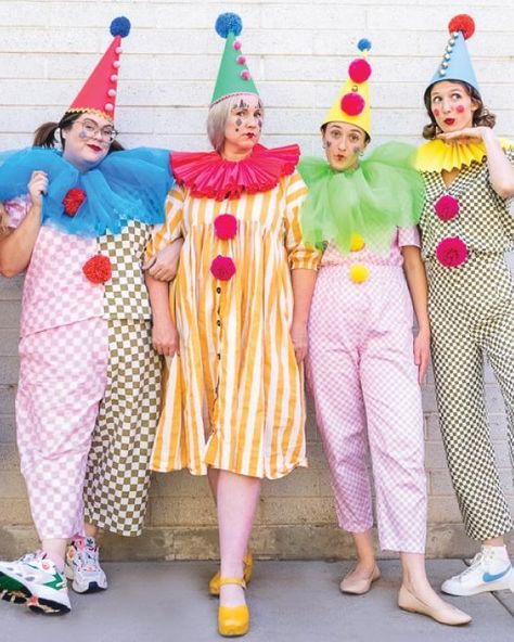 group halloween costumes vintage clowns Sandlot Costume, Halloween Costumes Vintage, Clown Costume Diy, Clown Fancy Dress, Cactus Costume, Vintage Clowns, Disney Villain Costumes, Diy Group Halloween Costumes, Best Group Halloween Costumes