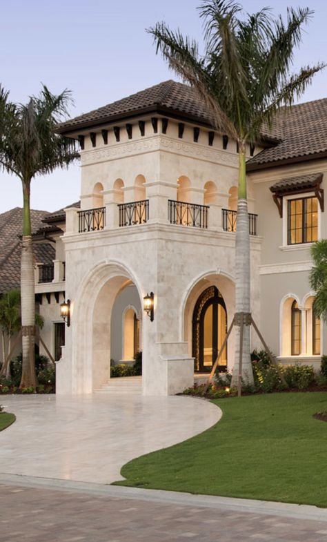 Medetterian House, House Design Coastal, Florida House Exterior, Mediterranean House Exterior, Inviting Home Decor, Mediterranean House Design, Mediterranean Homes Exterior, Stucco Finishes, Mediterranean Mansion