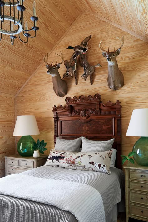 Hunting Themed Bedroom, Southern Farm House, Hunting Bedroom, Hunter Bedroom, Deer Heads, Hunting Theme, Bedroom Frames, Hunting Room, Hunting Decor