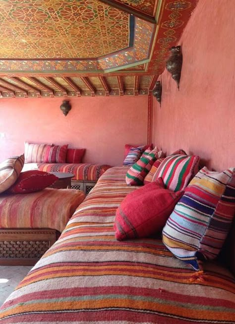 Moroccan Decor: Tour Riad Jardin Secret Ethiopian Restaurant, Moroccan Houses, Riad Marrakech, Coffee Book, Moroccan Inspiration, Morocco Style, Moroccan Bedroom, Moroccan Home Decor, Moroccan Homes