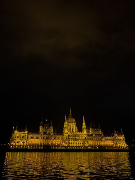 Budapest At Night, 2023 Goals, Winter Mood, Budapest Hungary, Budapest, Hungary, In The Dark, Glow In The Dark, At Night