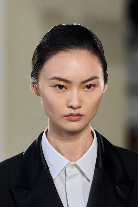 He Cong, Spring 2023 Ready To Wear, 2023 Ready To Wear Collection, 2023 Ready To Wear, Conde Nast, Spring 2023, Fashion Face, Fashion News, Muse