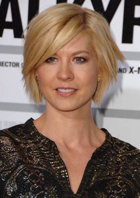 Short Bob Haircuts With Layers, Jenna Elfman Hair, Kort Bob, Jenna Elfman, Choppy Bob Haircuts, Bob Haircut For Fine Hair, Honey Blonde Hair, Short Straight Hair, Haircut For Thick Hair