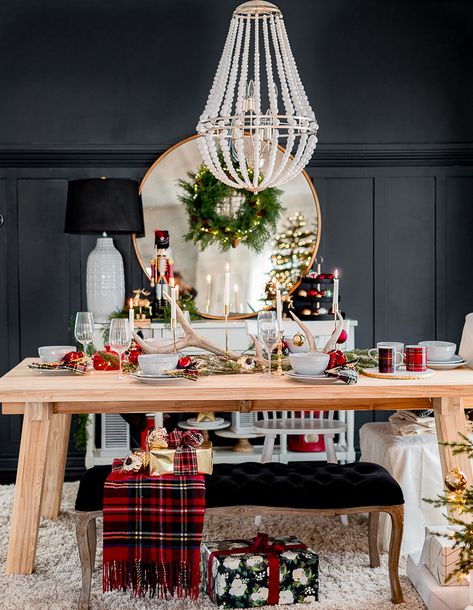 Bush Christmas, Pinterest Categories, Strawberry Santas, Christmas Dining Table Decor, Table Decoration Ideas, Christmas House Tour, Farm Christmas, Christmas Dining Table, Christmas Dining Room