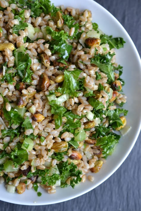 Farro, Kale & Pistachio Salad | Women of Today Farro Recipes, Pistachio Salad, Farro Salad, Grain Salad, Healthy Salads, Summer Salads, Delicious Salads, Brown Rice, Soup And Salad