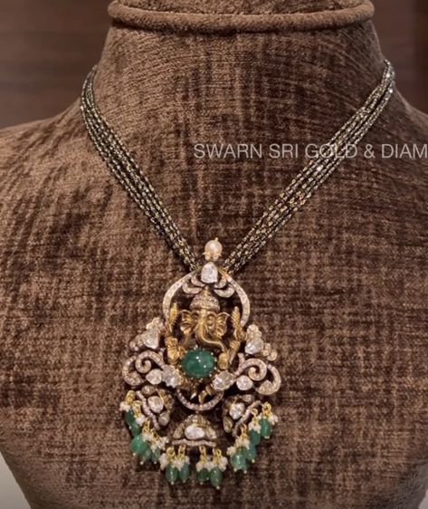 Black Bead Lockets, Green Stone Pendant Gold, Victorian Sets, Black Beads Jewellery, Gold Neck Chain, Temple Jewellery Earrings, Green Stone Pendant, Temple Jewelry Necklace, Gold Pendent