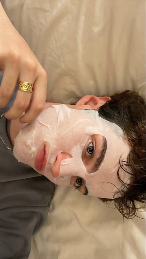 insta story fromt @theotyllier #bedroom #skincare #facemask #aesthetic #clean #selfcare #boys #cleanboyaesthetic Men Face Aesthetic, Guy Skincare Aesthetic, Skin Care For Men Aesthetic, Men Skin Care Aesthetic, Men Glow Up Aesthetic, Man Skincare Aesthetic, Men Doing Skincare, Male Skincare Aesthetic, Skincare Aesthetic Men