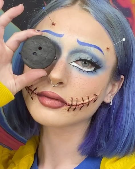 indigo on Instagram: “lil tutorial of my coraline look, check out my last post for pictures and the product list 🌀🕷🕸 - i hope everyone has a lovely day 💙 - - - -…” Halloween Makeup Coraline, Coraline Cosplay Makeup, Coraline Makeup Ideas, Coraline Makeup Halloween, Coraline Makeup Looks, Coraline Halloween Makeup, Caroline Makeup, Black Halloween Makeup, Halloween Coraline