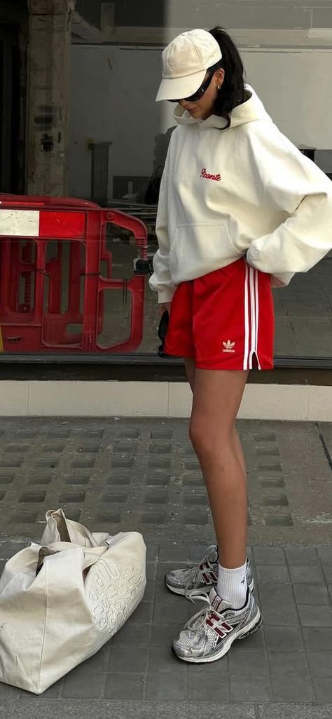 Sporty Chic Aesthetic, Adidas Gym Outfit, Bloquette Core, Cloud Clothes, Athlesuire Outfit, Thailand Fits, Adidas Shorts Outfit, Aries Style, Adidas Street Style