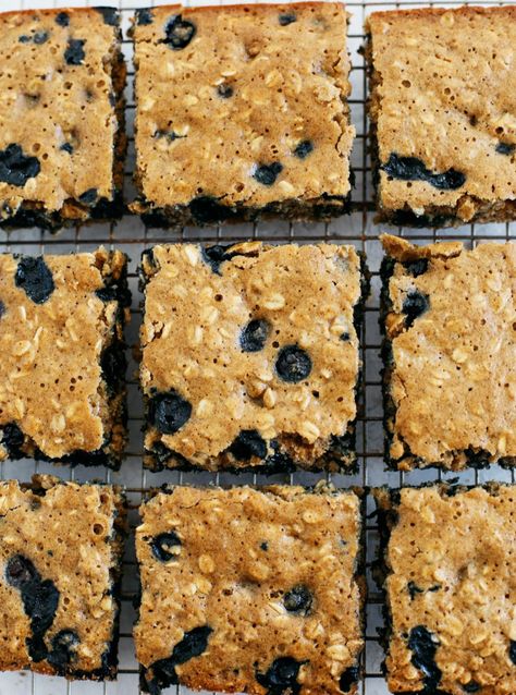 Blueberry Oatmeal Breakfast Bars - Eat Yourself Skinny Blueberry Oatmeal Breakfast Bars, Downshiftology Recipes, Breakfast Bars Recipe, Oatmeal Breakfast Bars, Whole Food Plant Based, Breakfast Goodies, Blueberry Breakfast, Blueberry Oatmeal, Oat Bars