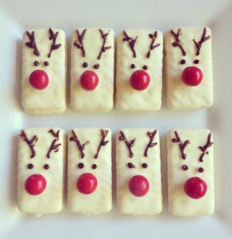 White tim tam reindeers, kids demolished in a second Tim Tam, Holiday Food, Party Food, Holiday Recipes, Christmas Ideas, Christmas Party, Reindeer, Sugar Cookie, Christmas Decorations