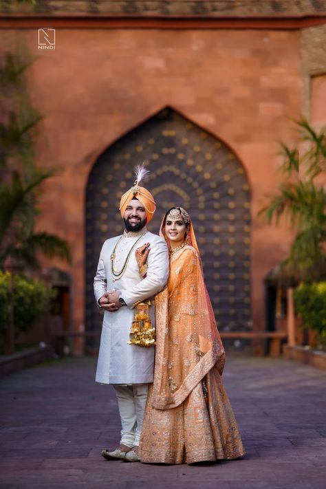 New Copal Photo, Marriage Couple Stills, Couple Potrait Indian Wedding, Couple Pose Marriage, Punjabi Couple Marriage Poses, Wedding Capal Photo, Marriage Couple Poses Indian, Couple Weeding Pose, Couple Poses Wedding Photography