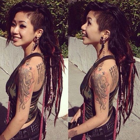 Dreadlock Mohawk, White Girl Dreads, Female Dreads, Short Dreadlocks, Side Shave, Dreadlocks Girl, Dreads Girl, Dread Hairstyles, Shaved Sides